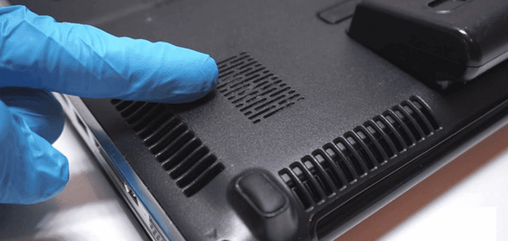 Cleaning the laptop vents